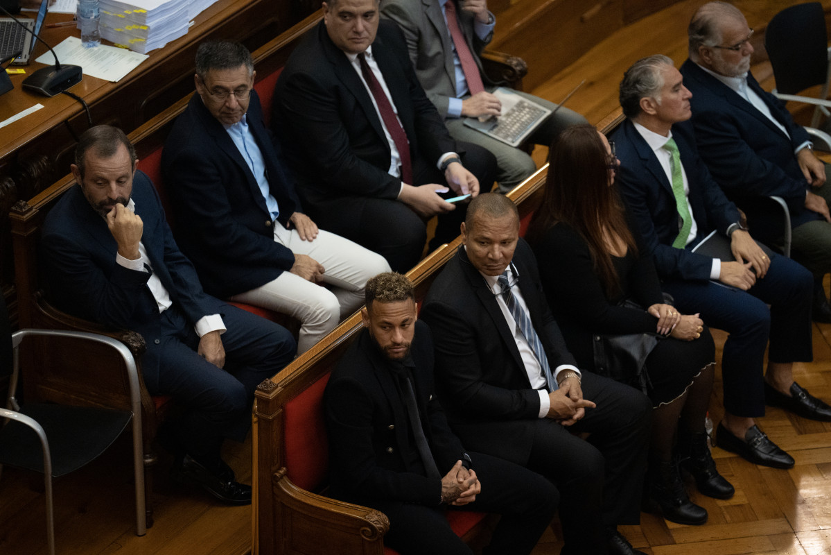 EuropaPress 4752080 segona fila expresident fb barcelona sandro rosell 1i primera fila