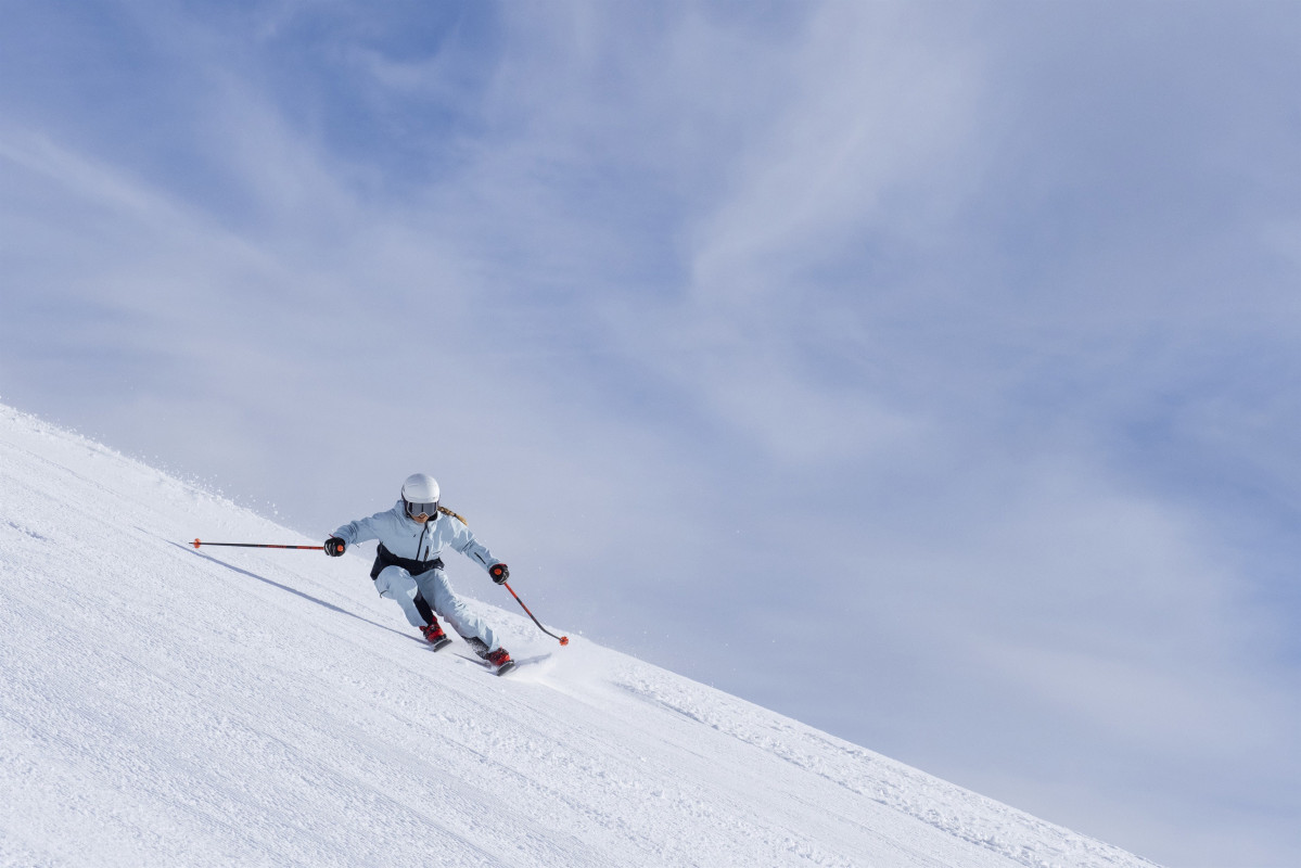 Arxiu - Un esquiador a l'estació d'esquí de Baqueira Beret (Lleida)