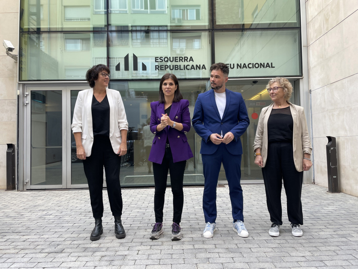 La secretària general adjunta i el portaveu d'ERC, Marta Vilalta; el portaveu d'ERC al Congrés dels Diputats, Gabriel Rufián; la portaveu d'ERC al Senat, Mireia Cortès; i l'eurodiputada republicana, Diana Riba, en declaracions als mitjans