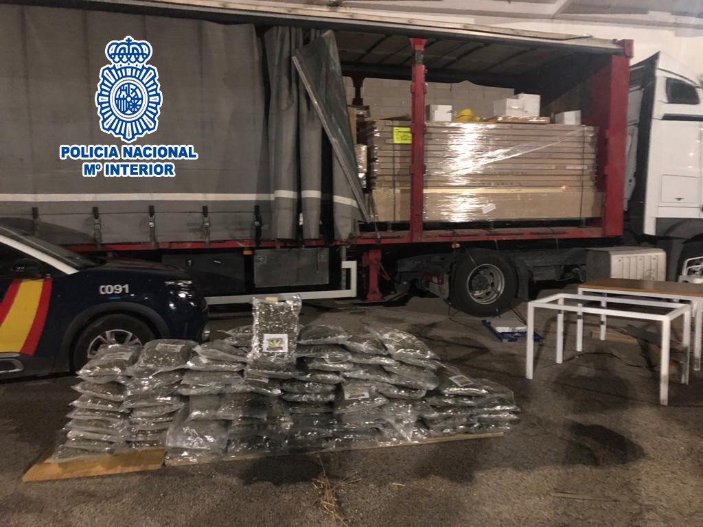 Marihuana amaga en un camió que circulava per l'autopista AP-7.