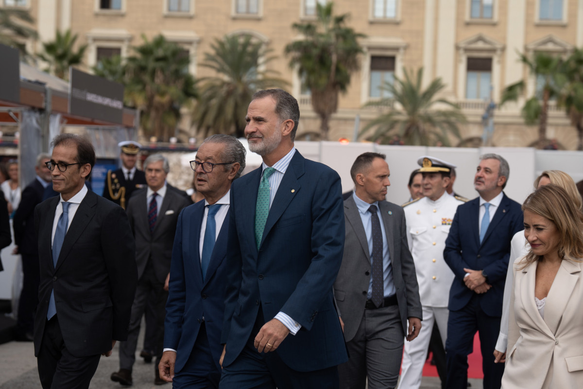 El Rei Felip VI i la ministra de Transports, Mobilitat i Agenda Urbana, Raquel Sánchez, durant la inauguració de la 60a edició del Saló Nàutic de Barcelona