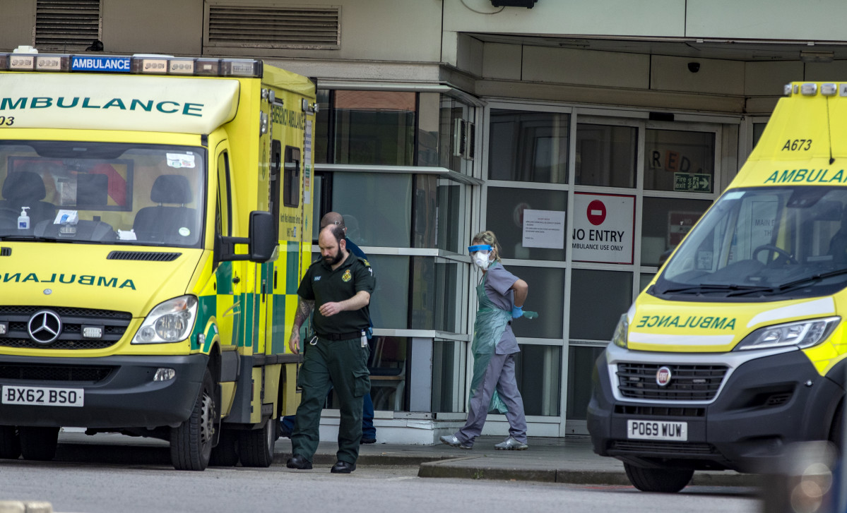 EuropaPress 2732711 23 març 2020 england london hospital staff and ambulance staff prepare to