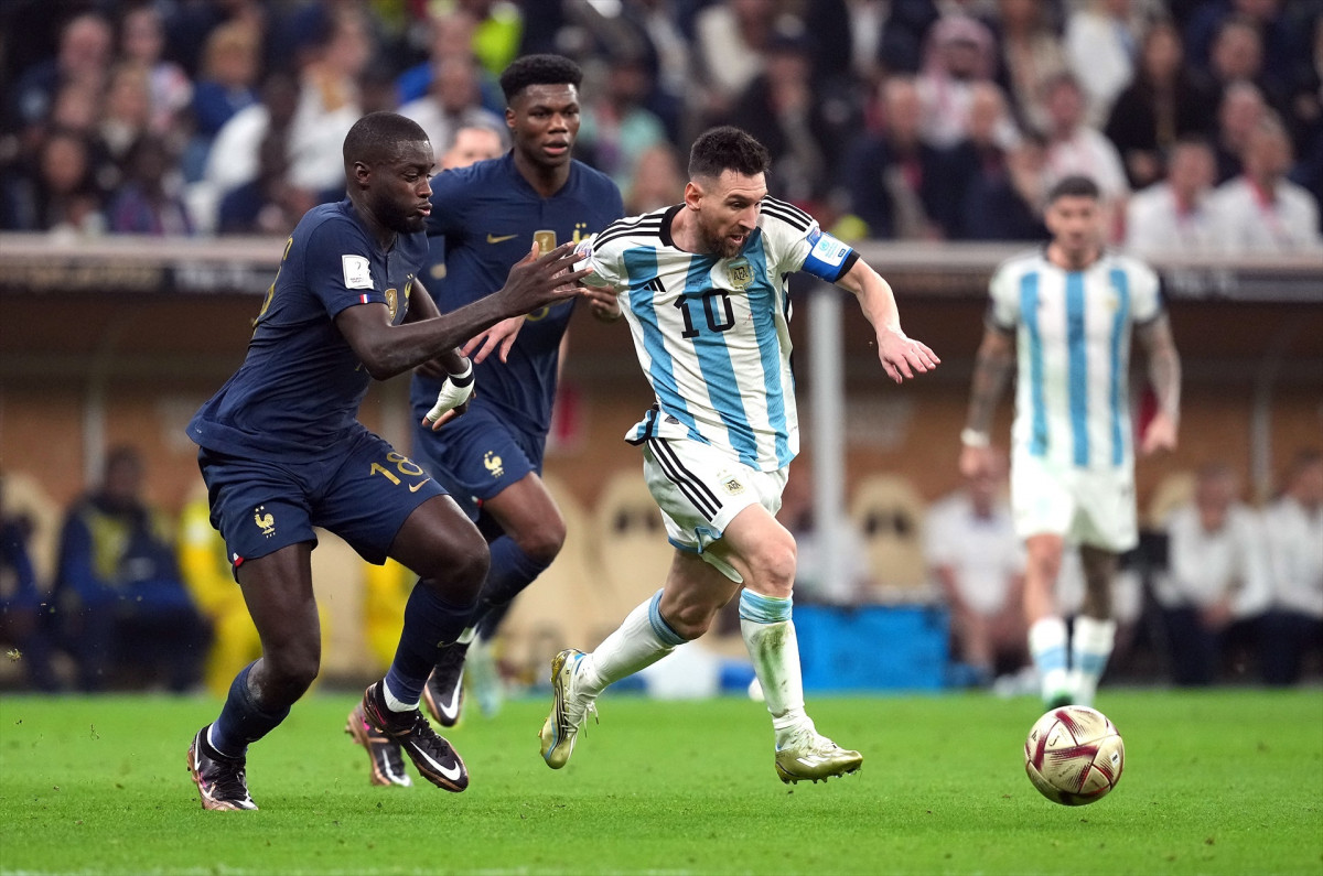 EuropaPress 4877656 18 december 2022 qatar lusail argentines lionel messi and frances dayot