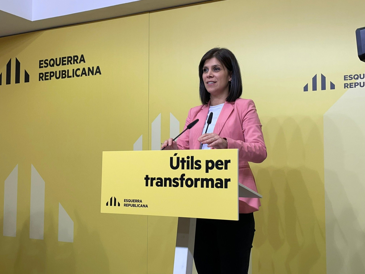 La secretària general adjunta i el portaveu d'ERC, Marta Vilalta, en una roda de premsa.