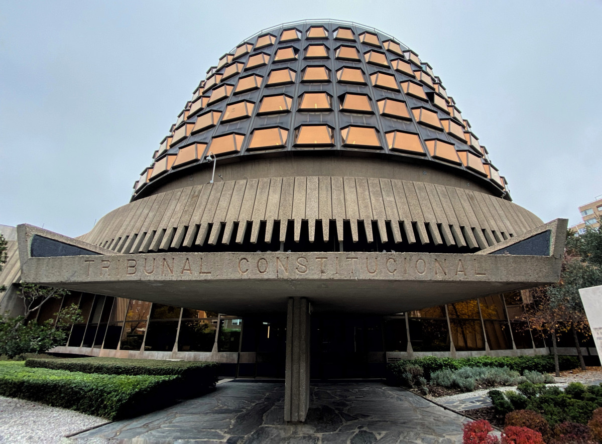 Arxiu - Façana i entrada a l'edifici del Tribunal Constitucional