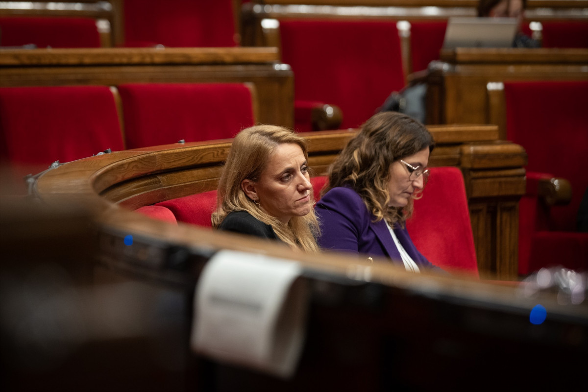 EuropaPress 4866160 consellera economia natalia mes consellera presidència laura vilagra sesion