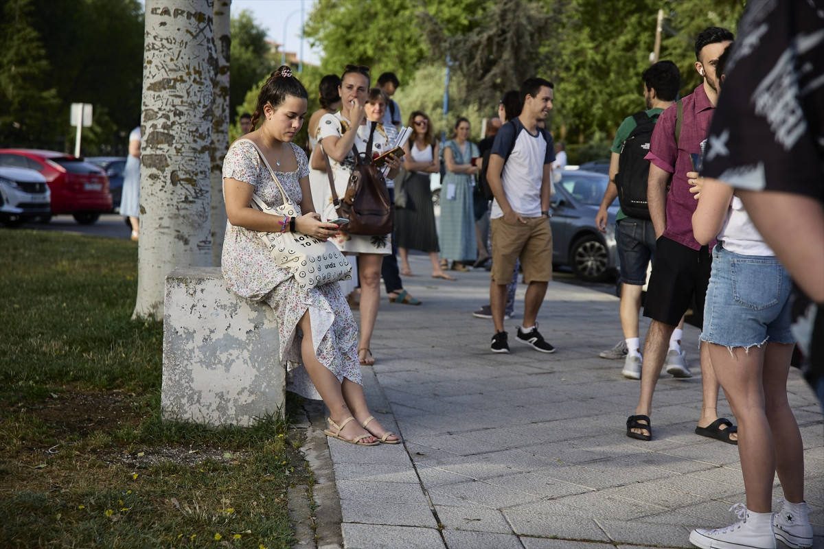 EuropaPress 4526608 diversos opositors arriben a realitzar proves docents ies butarque 18 juny