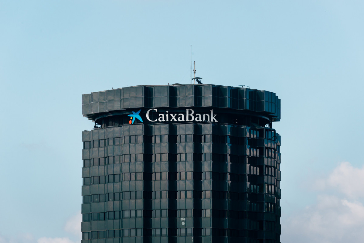 Arxiu - Edifici de CaixaBank a Barcelona (Catalunya), Espanya