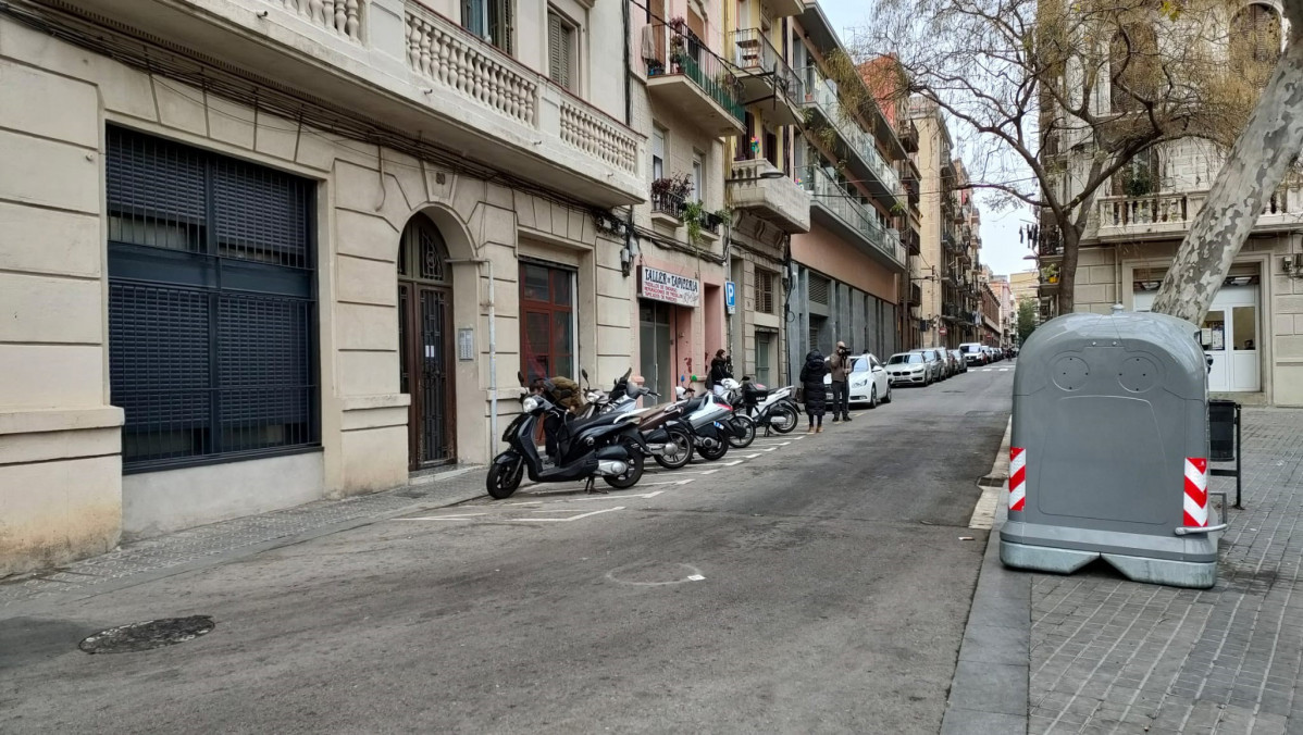 Un home ha trobat aquest dimarts a primera hora un nadó abandonat al carrer Begur de Barcelona, dimarts 24 de gener de 2023, a Barcelona, Catalunya (Espanya)