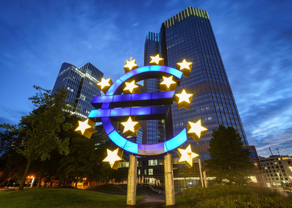 EuropaPress 4962181 13 juliol 2022 hessen frankfurt main the large euro symbol in front of the