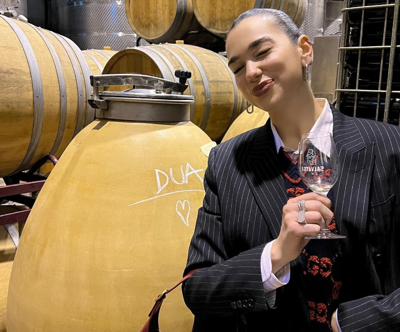 Catalunya press dua lipa