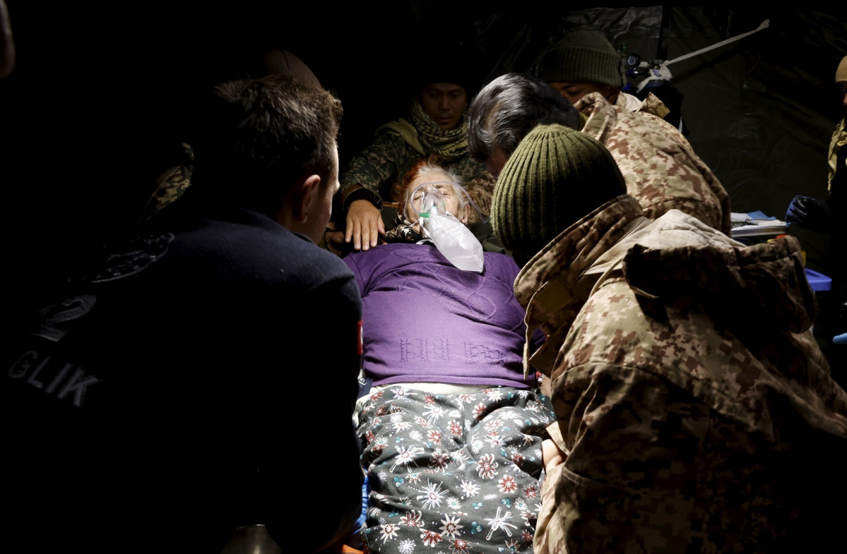 EuropaPress 4997951 18 february 2023 turkey celikhan resident receives treatment at the
