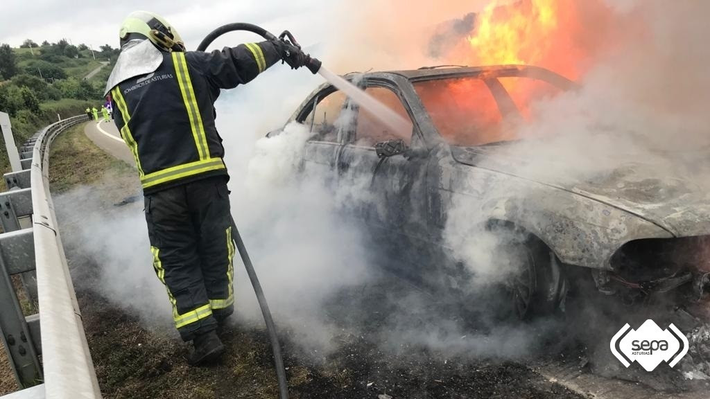 EuropaPress 4492568 cotxe incendiat