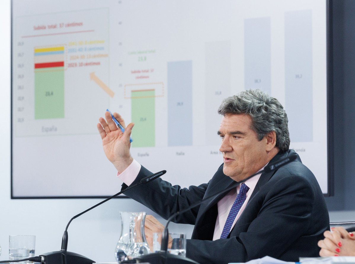 El ministre d'Inclusió, Seguretat Social i Migracions, José Luis Escrivá, durant una roda de premsa posterior al Consell de Ministres, al Palau de la Moncloa, el 16 de març del 2023, a Madrid (Espanya).