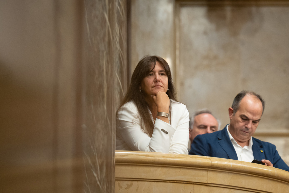 Arxiu - La presidenta de Junts, Laura Borràs, i el secretari general de Junts, Jordi Turull, al debat de política general anual, al Parlament de Catalunya, a 27 de setembre de 2022, a Barcelona, Catalunya (Espanya).