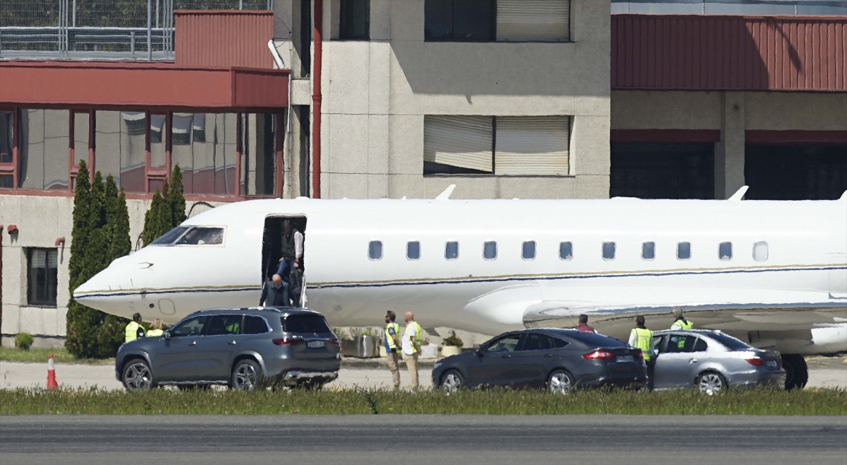 EuropaPress 5130628 rei emerito juan carlos baixa avion arribada aeroport internacional