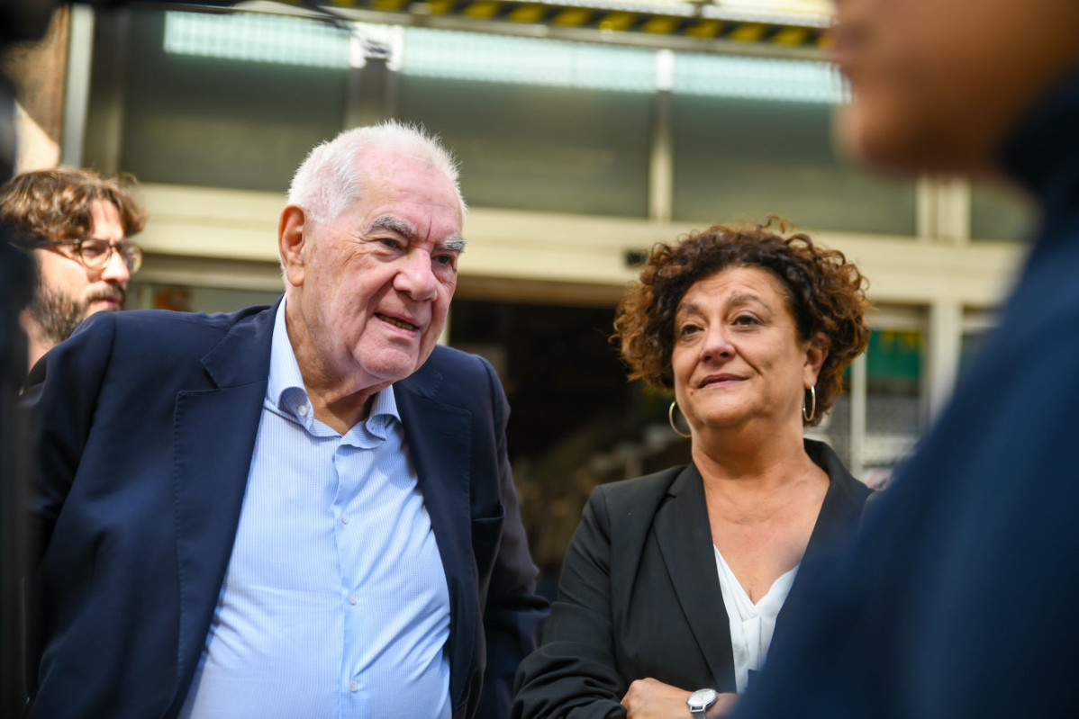 El candidat d'ERC a l'Alcaldia de Barcelona, Ernest Maragall, en declaracions als periodistes al Mercat de l'Estrella de Barcelona.