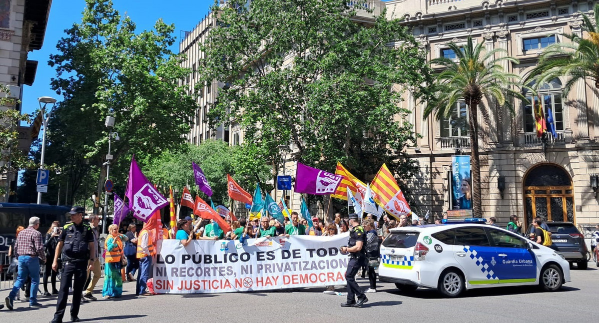 Funcionaris de Justícia protesten a la tercera jornada de vaga convocada pels sindicats Csif, CC.OO. Staj i UGT. El 10 de maig del 2023.