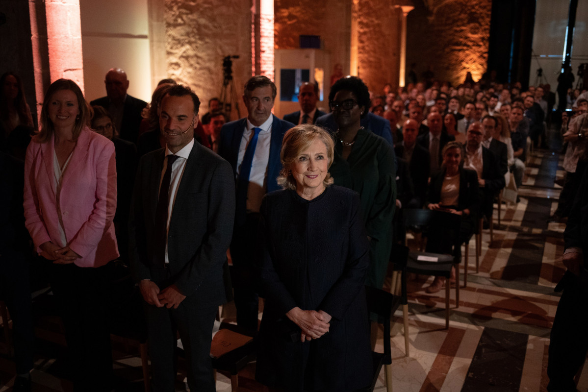 Unes 250 persones assisteixen aquest divendres a la tarda a la conferència que de l'exsecretària d'Estat dels EUA Hillary Rodham Clinton a La Capella del Macba amb motiu del 50è aniversari del Barcelona Centre for Internacional Affairs (Cidob).