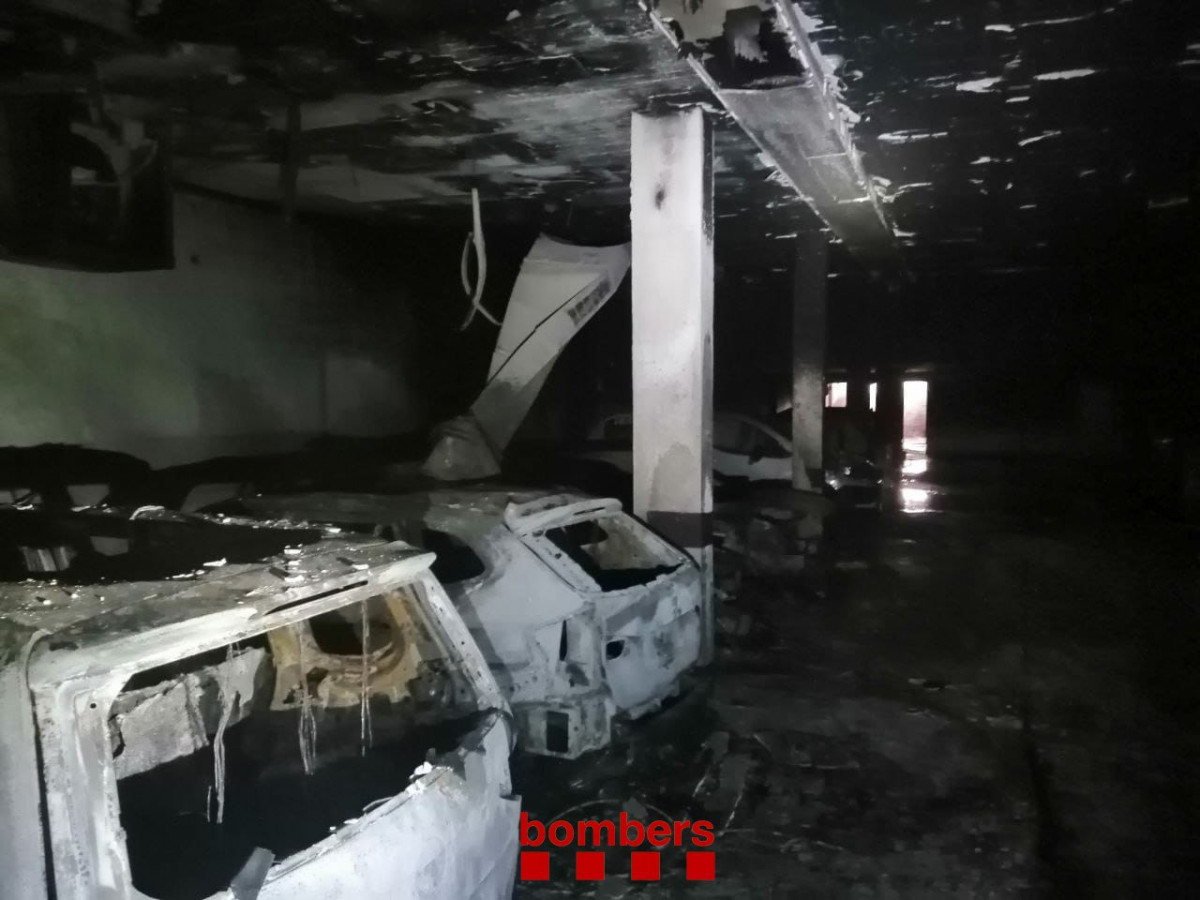 Evacuades 18 persones per un incendi ja extingit en un aparcament a Valls (Tarragona)