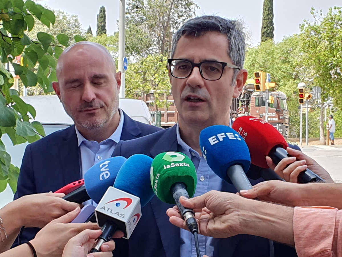 El ministre de la Presidència, Féliz Bolaños, en declaracions als periodistes a Barcelona.