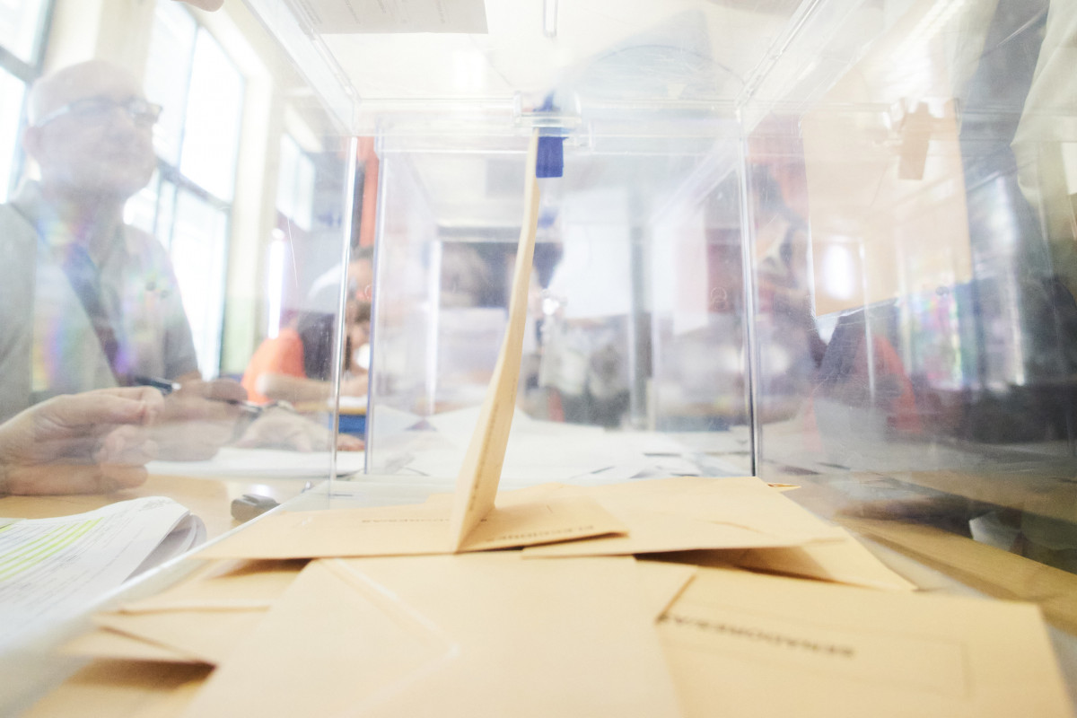 Un vot per al Senat dins de l'urna, el 23 de juliol de 2023.