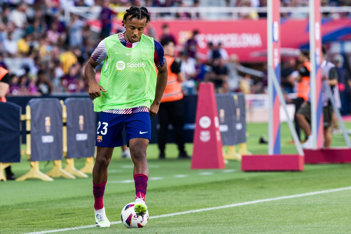 EuropaPress 5389416 jules kounde of fc barcelona in action during the spanish league lliga ea
