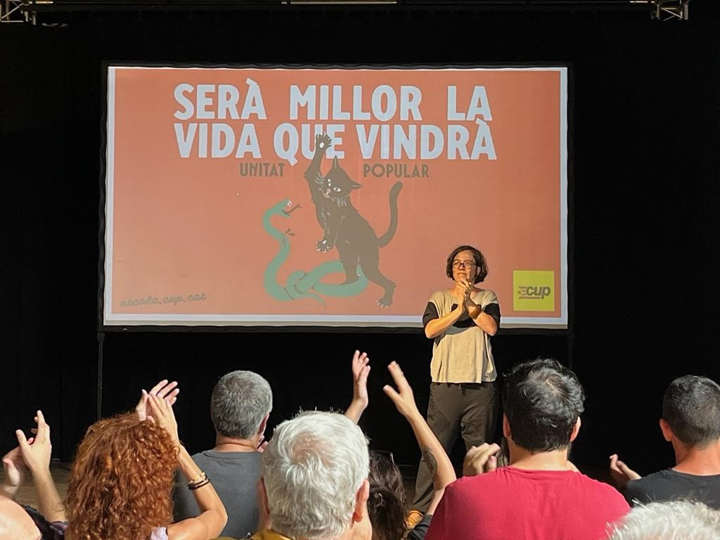 VÍDEO: Reguant (CUP) renuncia a la seva acta de diputada al Parlament
