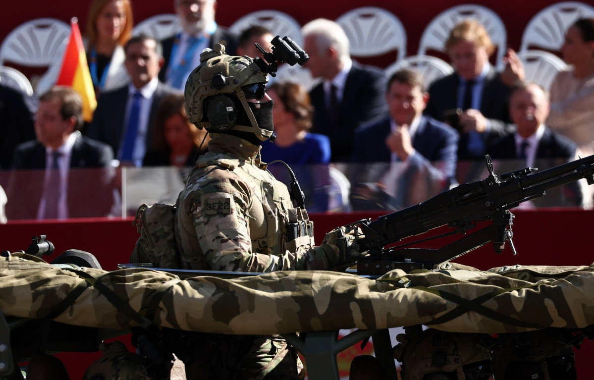 EuropaPress 4742966 militar tanc exèrcit terra acte solemne homenatge bandera nacional