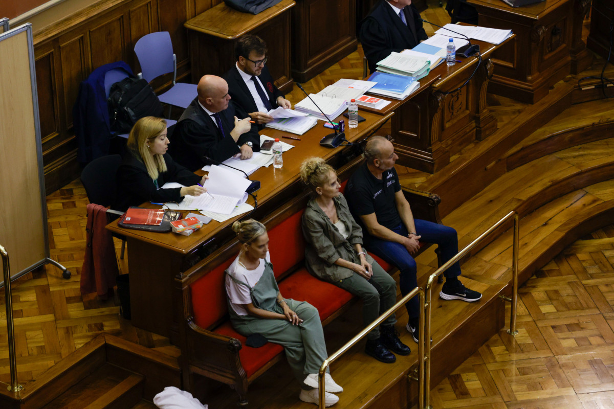 Banqueta dels acusats a l'Audiència de Barcelona, el 9 d'octubre del 2023, a Barcelona, Catalunya (Espanya)