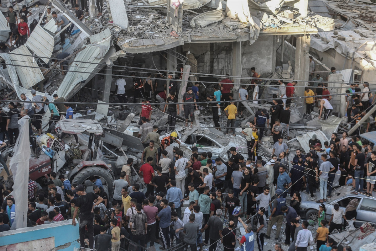 EuropaPress 5521771 21 Octubre 2023 palestinian territoris khan yunis palestinians inspect the