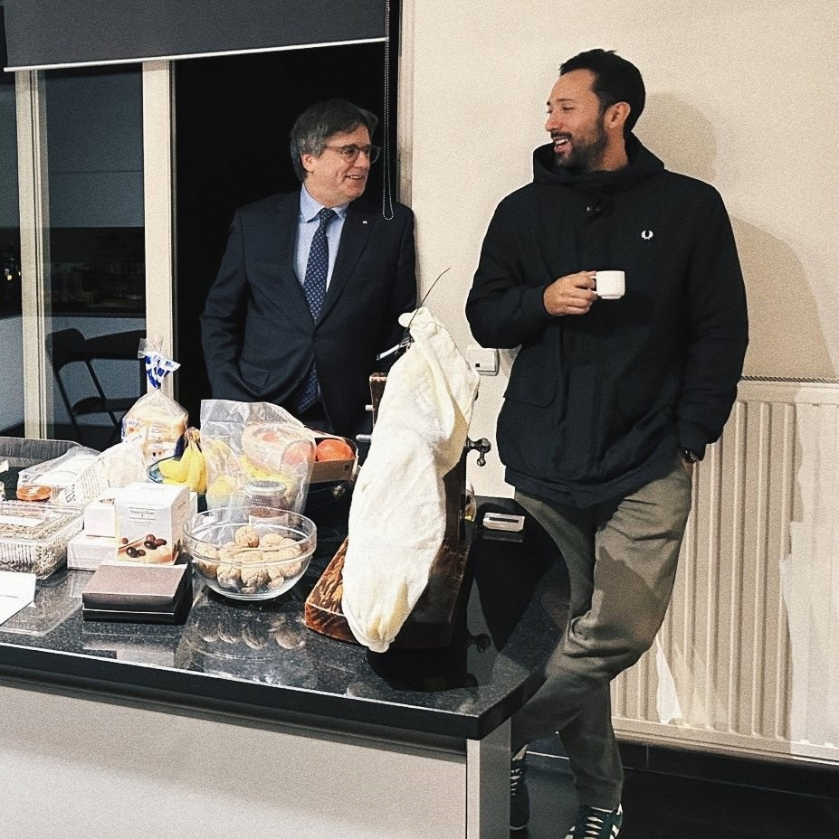 El raper mallorquí Josep Miquel Arenas, conegut com a Valtonyc, amb l'expresident català Carles Puigdemont