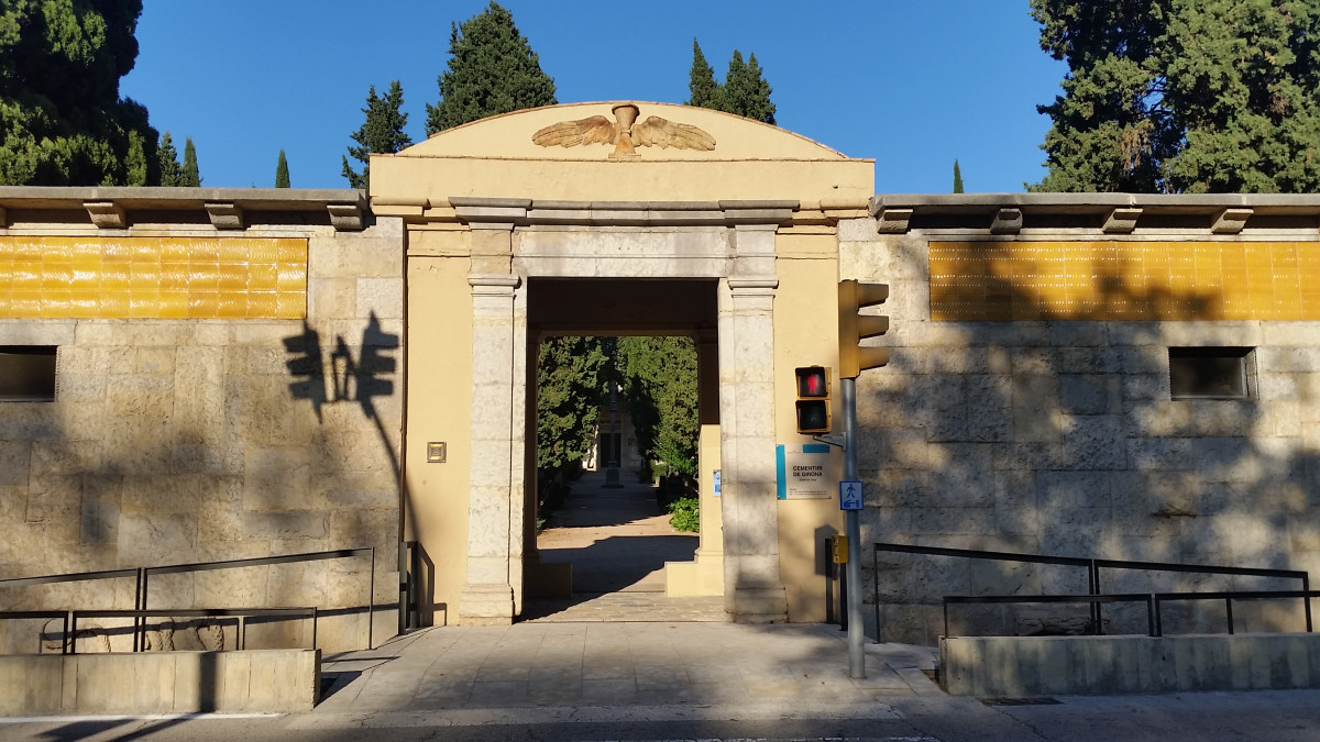 Cementiri Municipal de Girona Porta