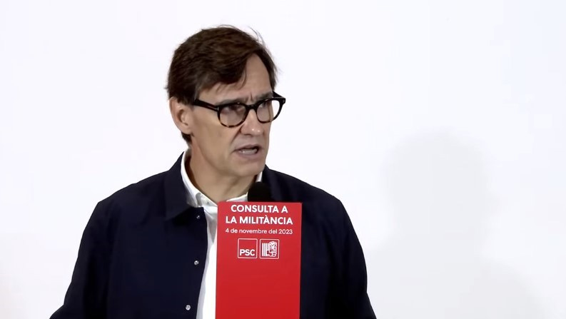 El primer secretari del PSC, Salvador Illa, després de votar a la consulta del PSC la militància sobre l'acord amb Sumar