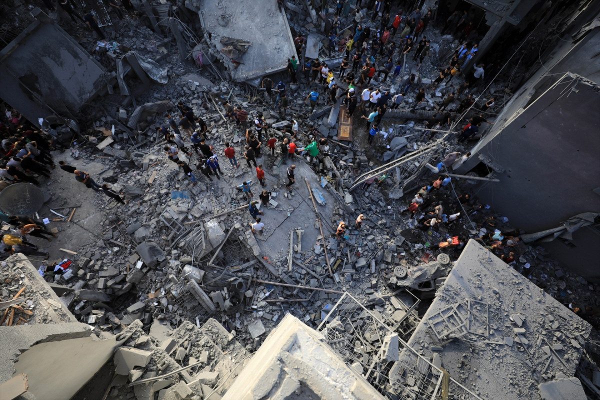 EuropaPress 5557143 gaza nov 2023 people check the damage caused by israeli strike at the