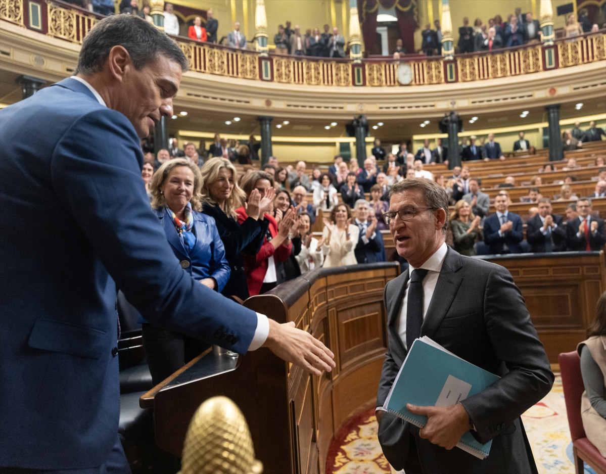EuropaPress 5580601 president govern pedro sanchez saluda president pp alberto nunez feijoo