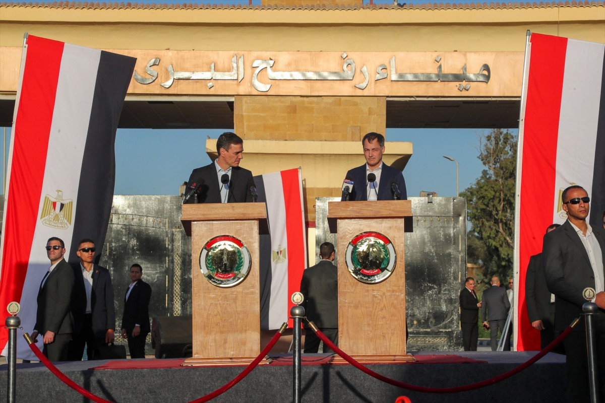 EuropaPress 5597880 24 novembre 2023 egypt rafah belgian prime ministre alexander croo and