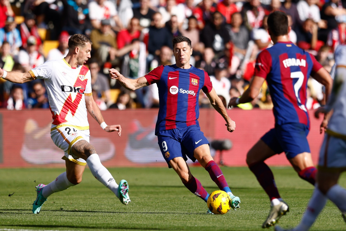EuropaPress 5599543 robert lewandowski de fc barcelona in action during the spanish league