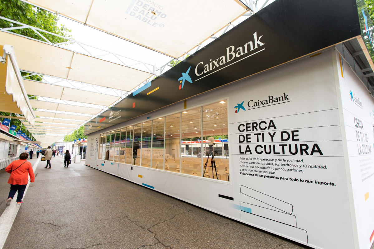 Arxiu - El 'Pavelló CaixaBank' a l'edició de la Fira del Llibre de Madrid celebrada el 2023
