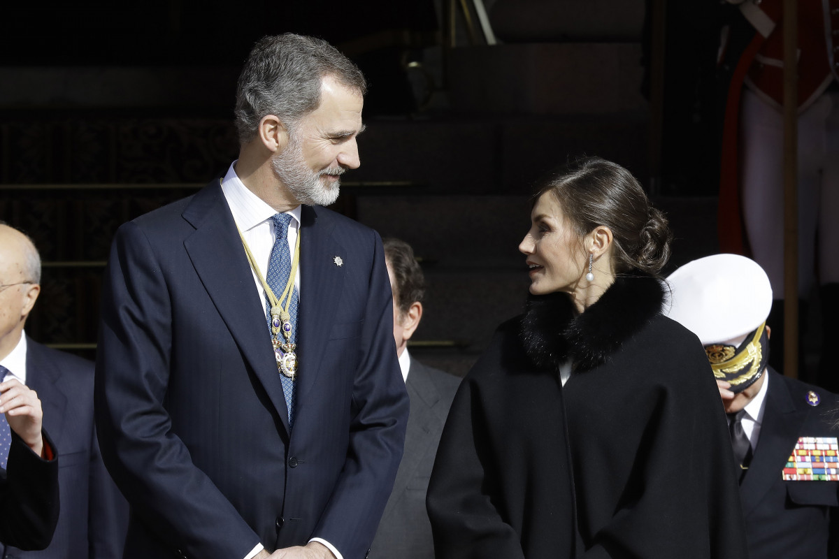 Arxiu - El Rei Felip VI i la Reina Letizia surten de la Solemne Sessió d'Obertura de la XIV Legislatura al Congrés dels Diputats.