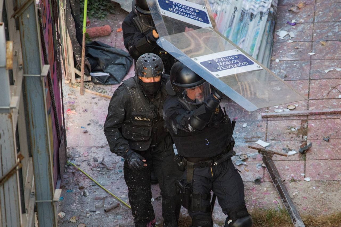 Els Mossos d'Esquadra controlen l'edifici ocupat del Kubo de la plaça de Bonanova de Barcelona