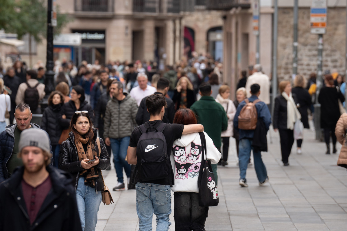 Compradors al Portal de l'Àngel de Barcelona.