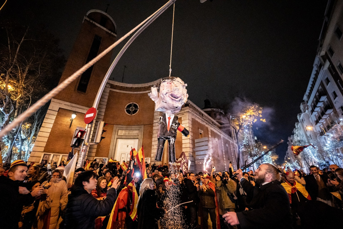 EuropaPress 5661782 desenes persones celebren entrada anus nou carrer ferraç gener 2024 madrid