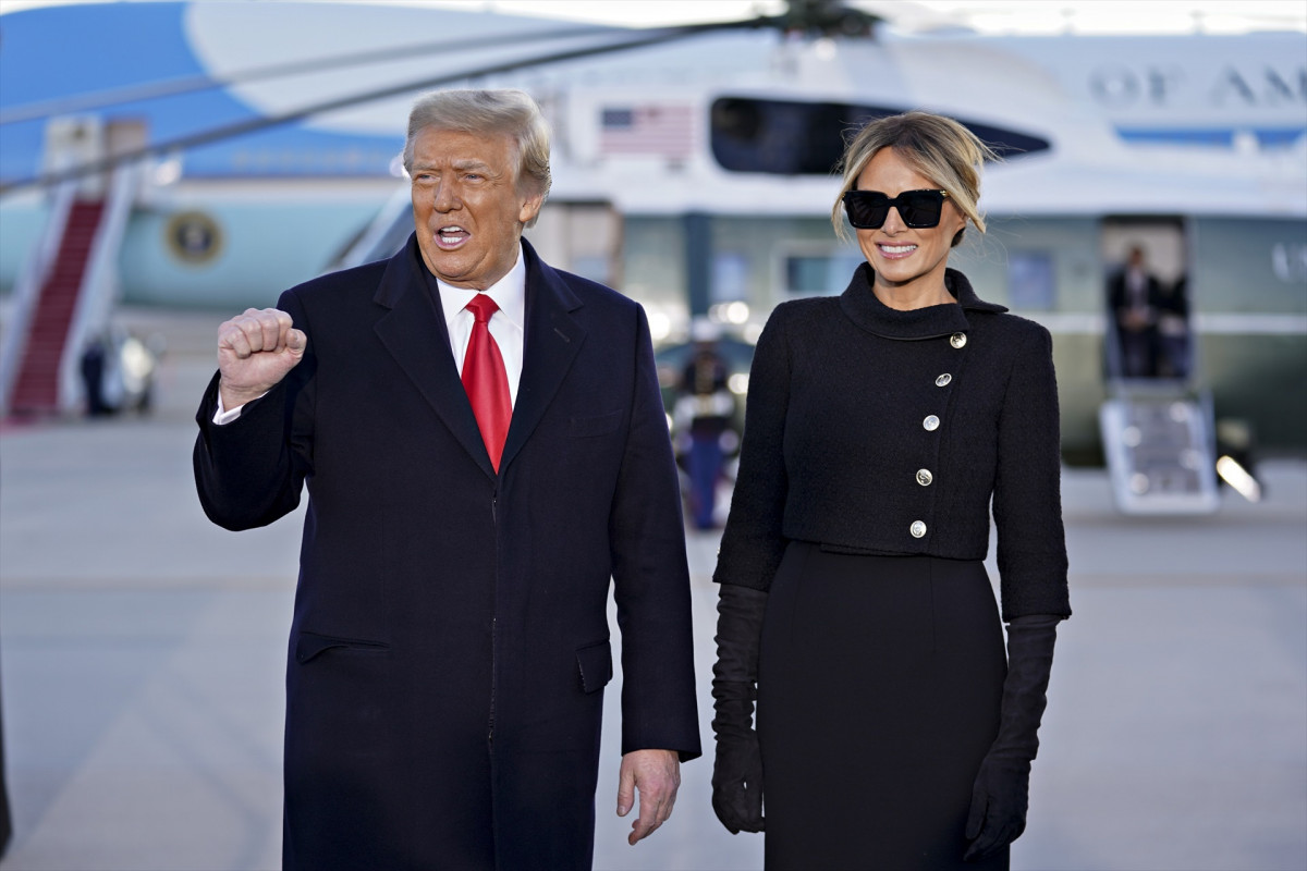 EuropaPress 3525743 president estats units donald trump fa gest arribar primera dama