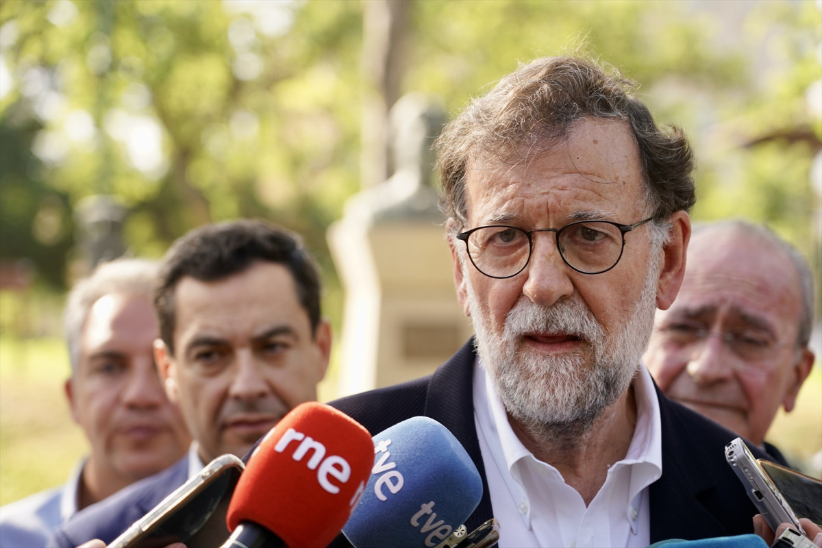 EuropaPress 5334049 expresident govern marià rajoy atén mitjans comunicacio ofrena