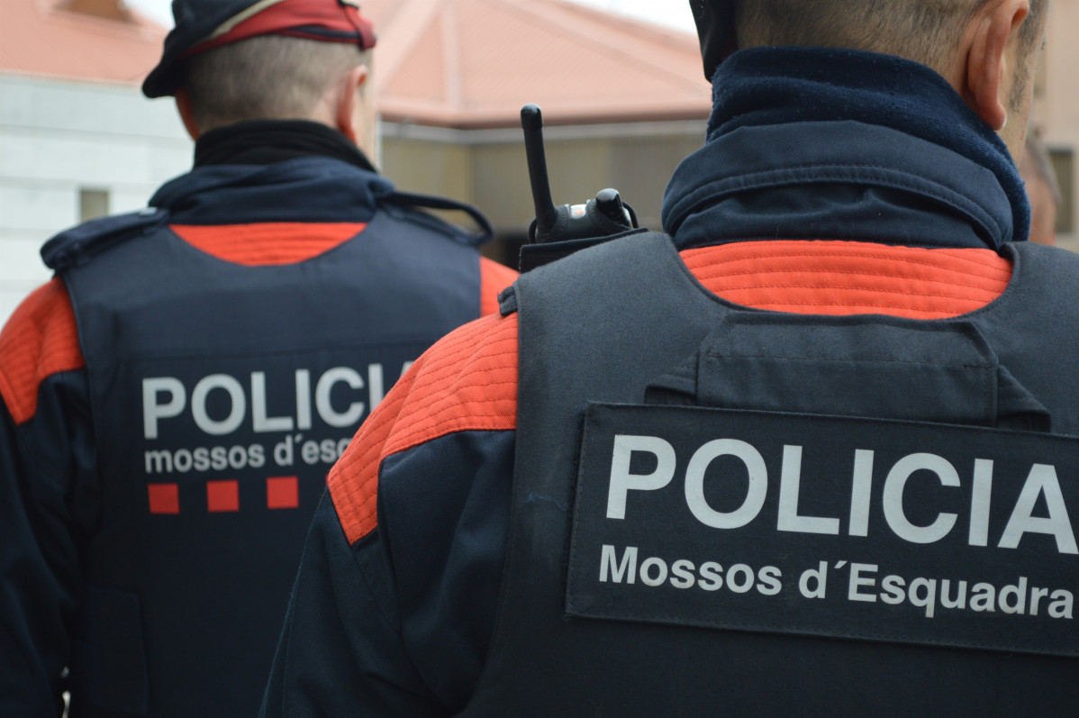 Arxiu - Dos agents de Mossos d'Esquadra (Recurs)