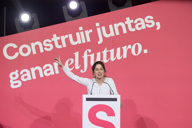 La nueva coordinadora general de Sumar, Lara Hernández, interviene durante la clausura de la Asamblea Estatal de Sumar, en el Teatro Alcázar, a 30 de marzo de 2025, en Madrid (España).