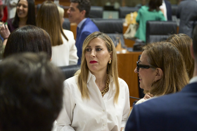 La presidenta de la Junta de Extremadura, María Guardiola durante el pleno de la Asamblea de Extremadura.