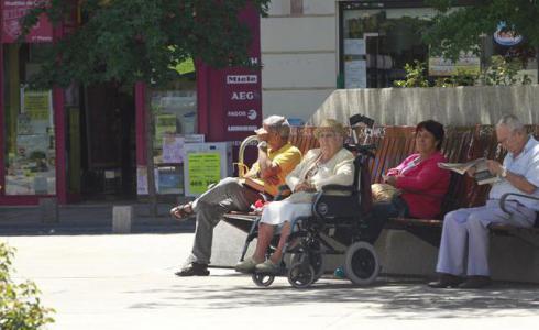 Uns 10.500 ancians han estat maltractats a Catalunya en el 2014, un 0,8% més que l'any anterior Uns 10.500 ancians han estat maltractats a Catalunya en el 2014, un 0,8% més que l'any anterior
