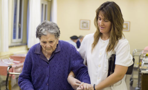 Infermera ajudant a àvia (llei de la dependecia)
